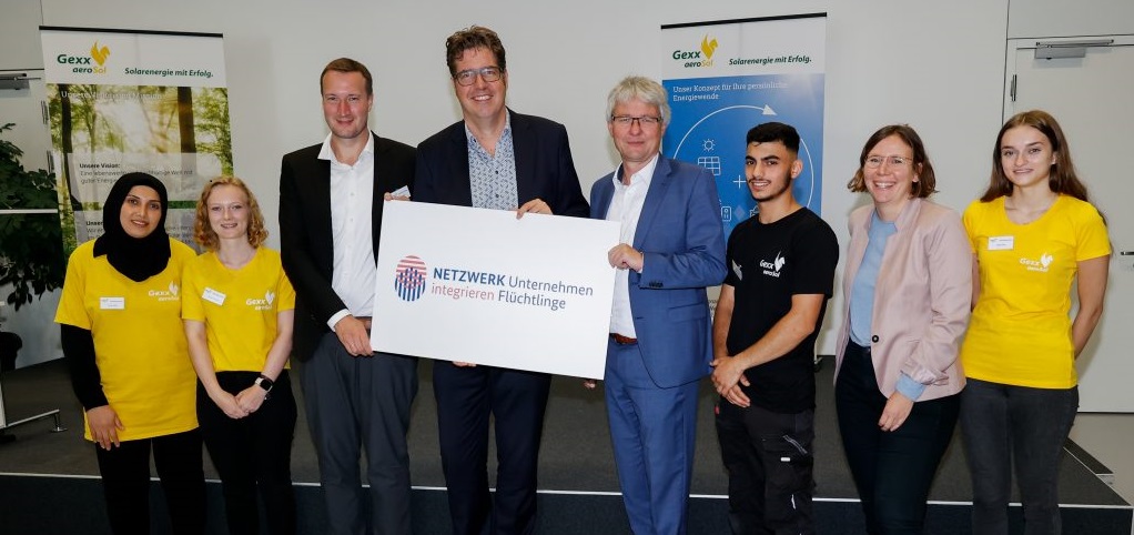 PSt Michael Kellner und Achim Dercks zu Besuch in Solarunternehmen und Ausbildungsbetrieb Gexx aeroSol in Brandenburg