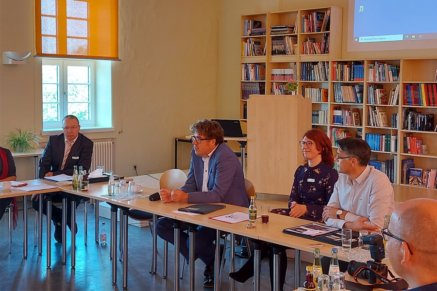 Besuch des Parlementarischen Staatssekretärs Michael Kellner in der Comenius-Schule in Stendal