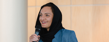 Keynote von Zarifa Ghafari bei der Tagung des Netzwerks „Unternehmen integrieren Flüchtlinge